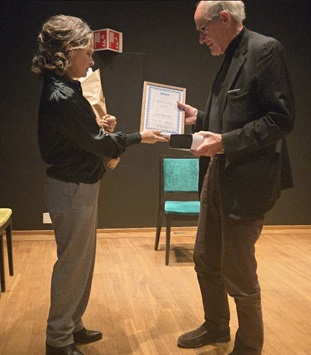 Jørg Mottar pris .