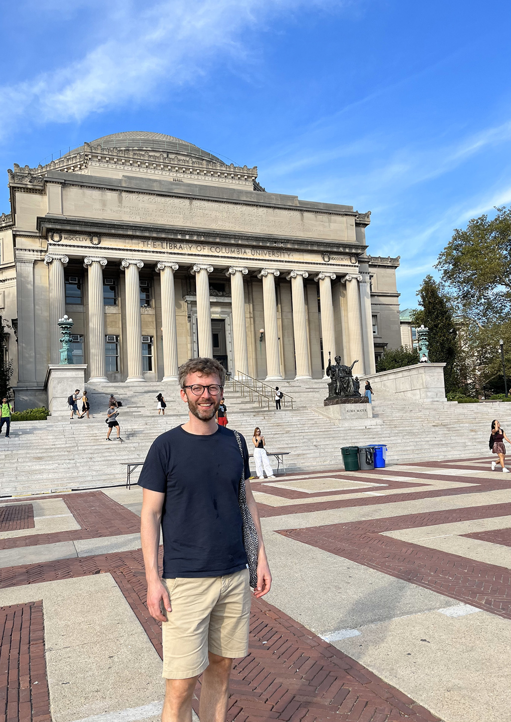 Bilde av Jacob Jorem i shorts . Han er forsker ved Columbia University.