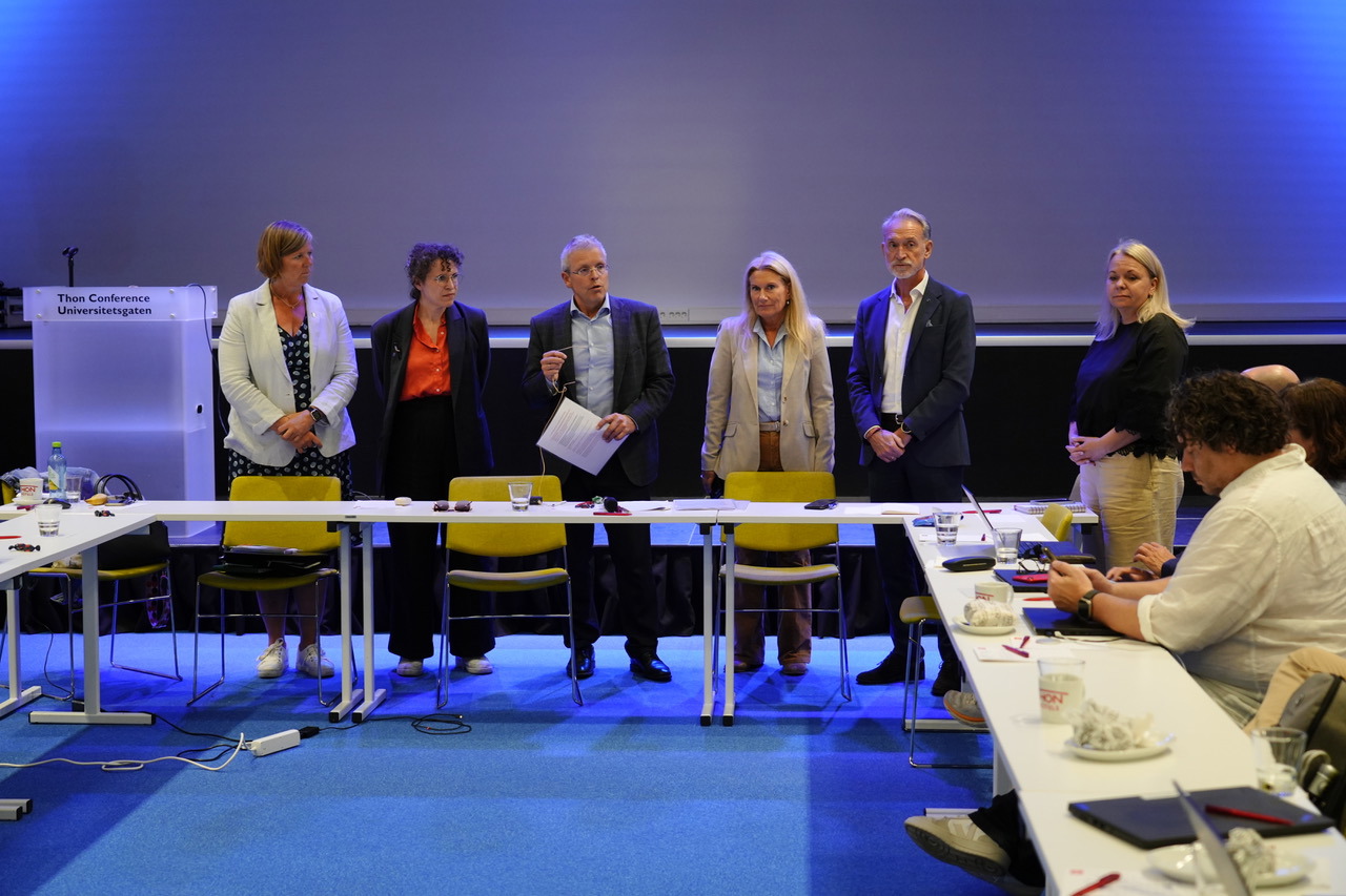 Enigheten var et faktum i 02-tiden, to timer etter fristens utløp. Foto: Akademikerne