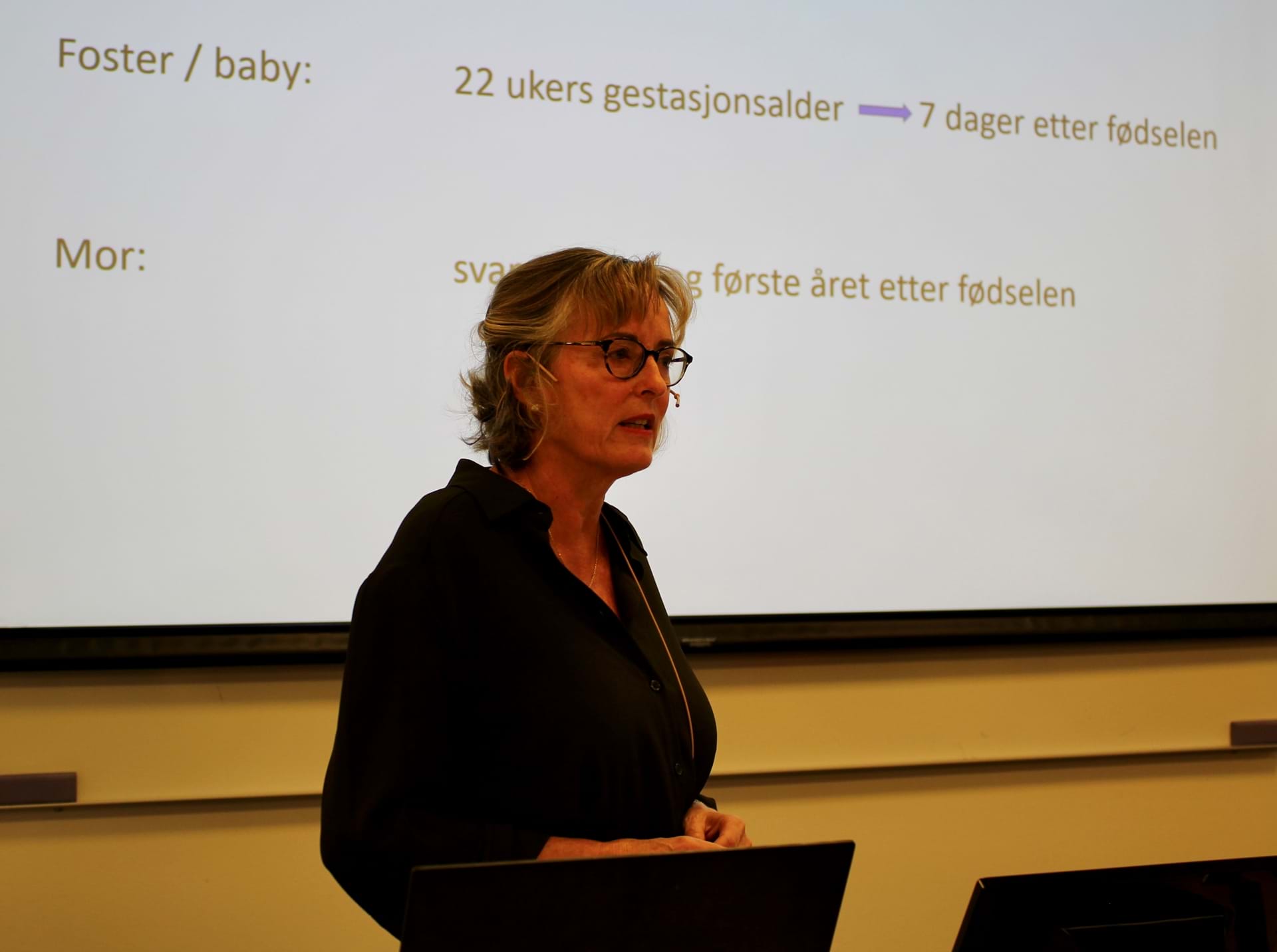 Professor Malin Eberhard-Gran startet dagen med å gi en oversikt over psykiske plager og lidelser som forekommer under svangerskapet og etter fødsel. Foto: Anne Kristine Bergem
