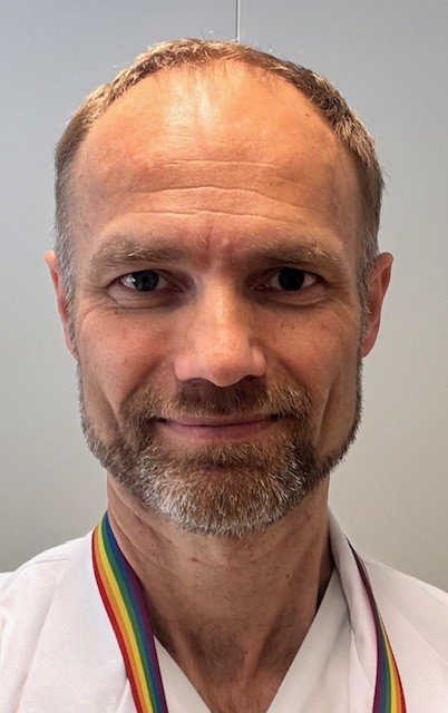 TRUSSEL: – Antibiotikaresistens må tas på største alvor. Selv om vi i Norge har hatt god kontroll, er dette en global trussel, sier Kristian Tonby.    Foto: OUS