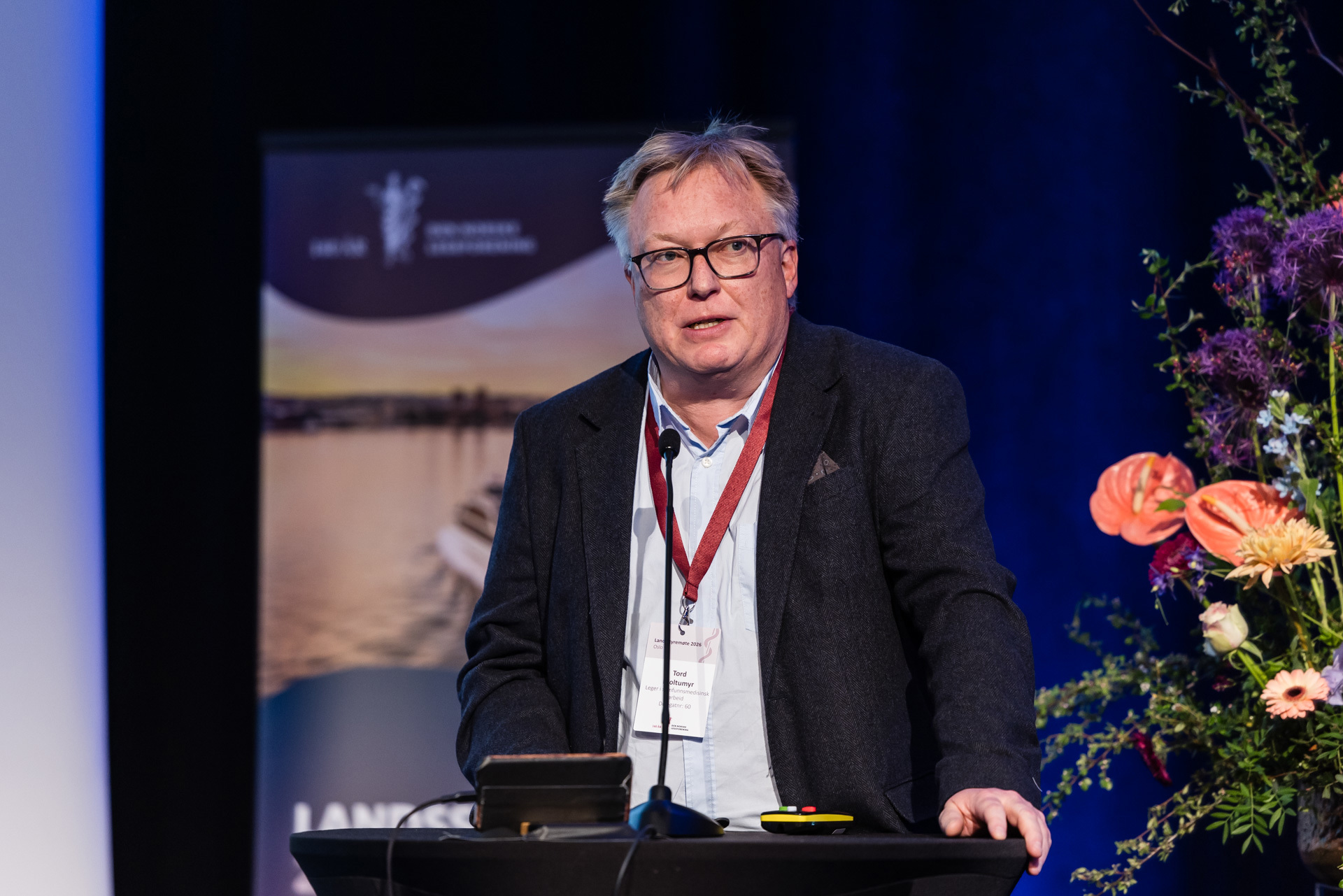 Bilde av Tord Moltumyr fra LSA-styret under et innlegg fra talerstolen