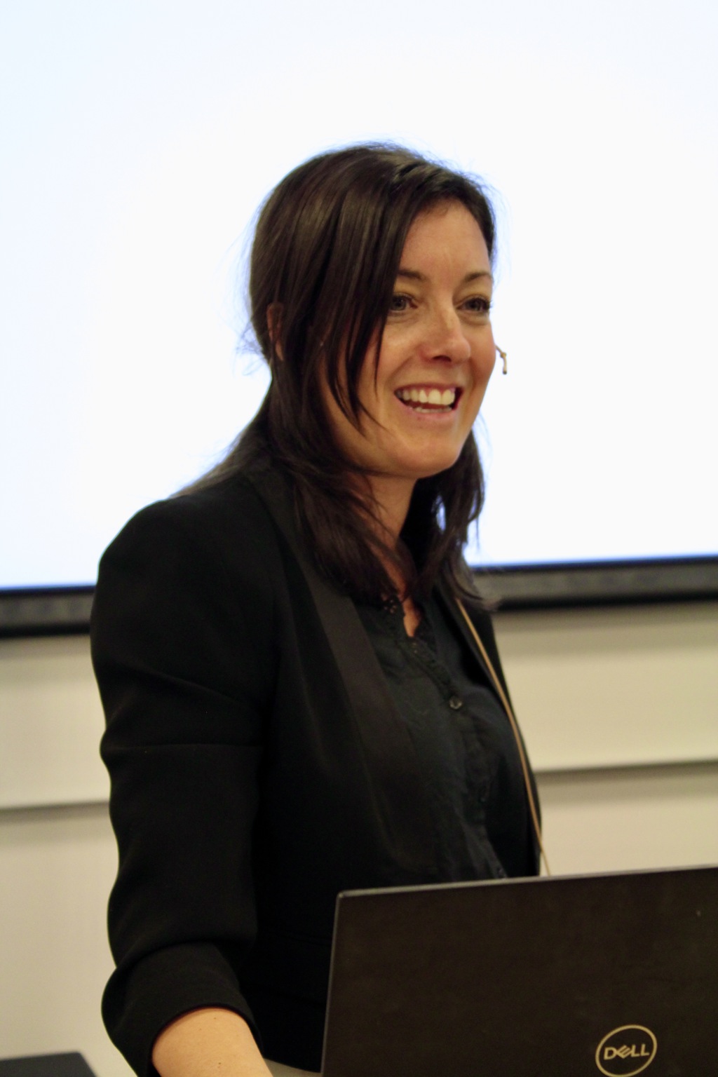 Psykiater Christine Esbensen snakket om temaet bipolar lidelse og psykoselidelser i svangerskap og barseltid. Foto: Anne Kristine Bergem