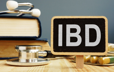 Foto av stetoskop og påskriften IBD. Foto: Mostphotos.com.