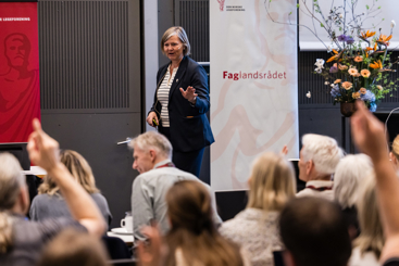 Anne-Karin Rime på scenen under Faglandsrådet. Foto: Legeforeningen/Thomas B. Eckhoff