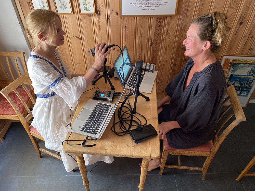  Militærlege og fastlege Lina Linnestad og psykiater Kristin Lie Romm er teamet bak podcasten Kaffedoktor.
