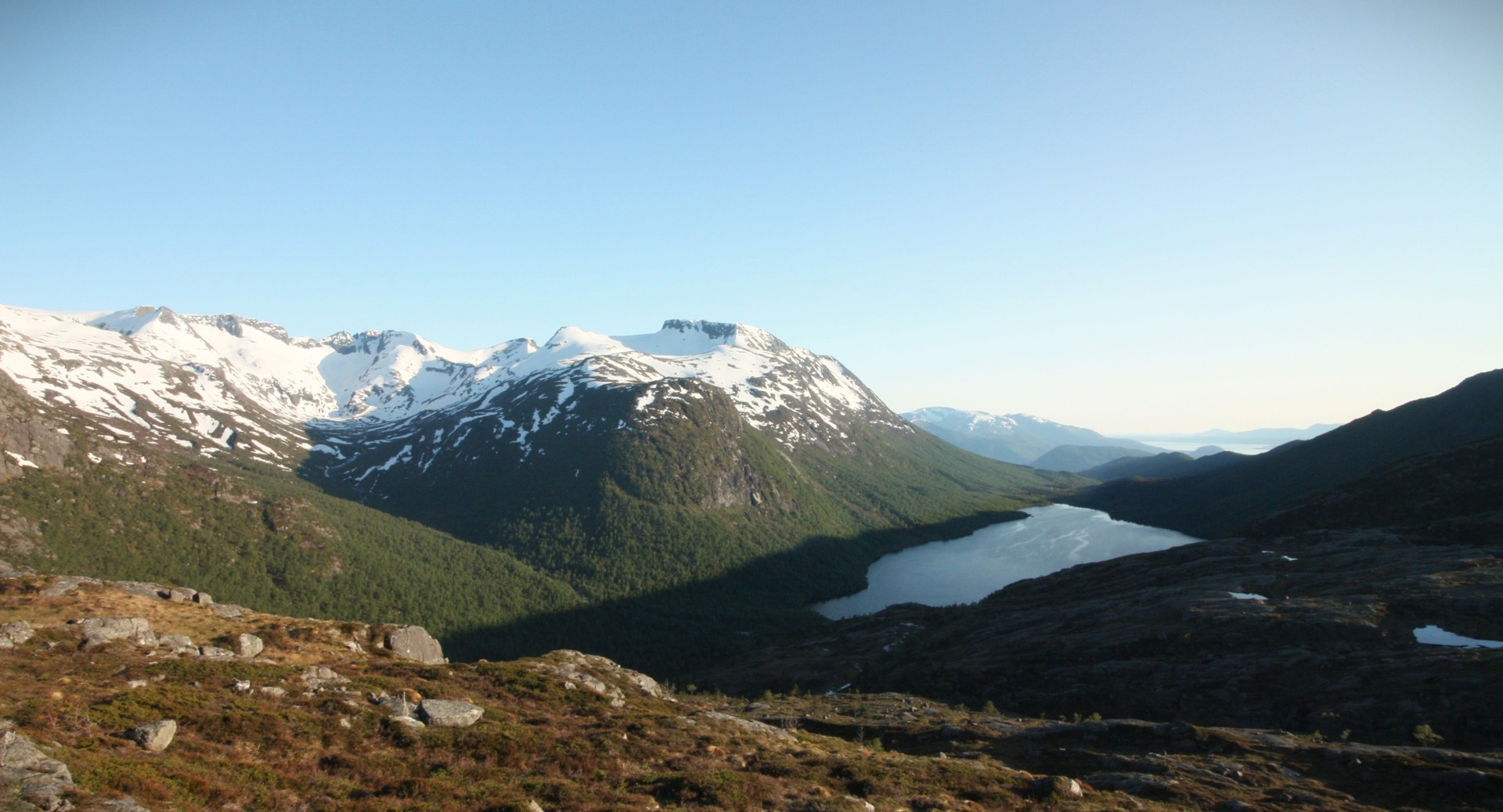 Utsikt over fjella i Rosendal
