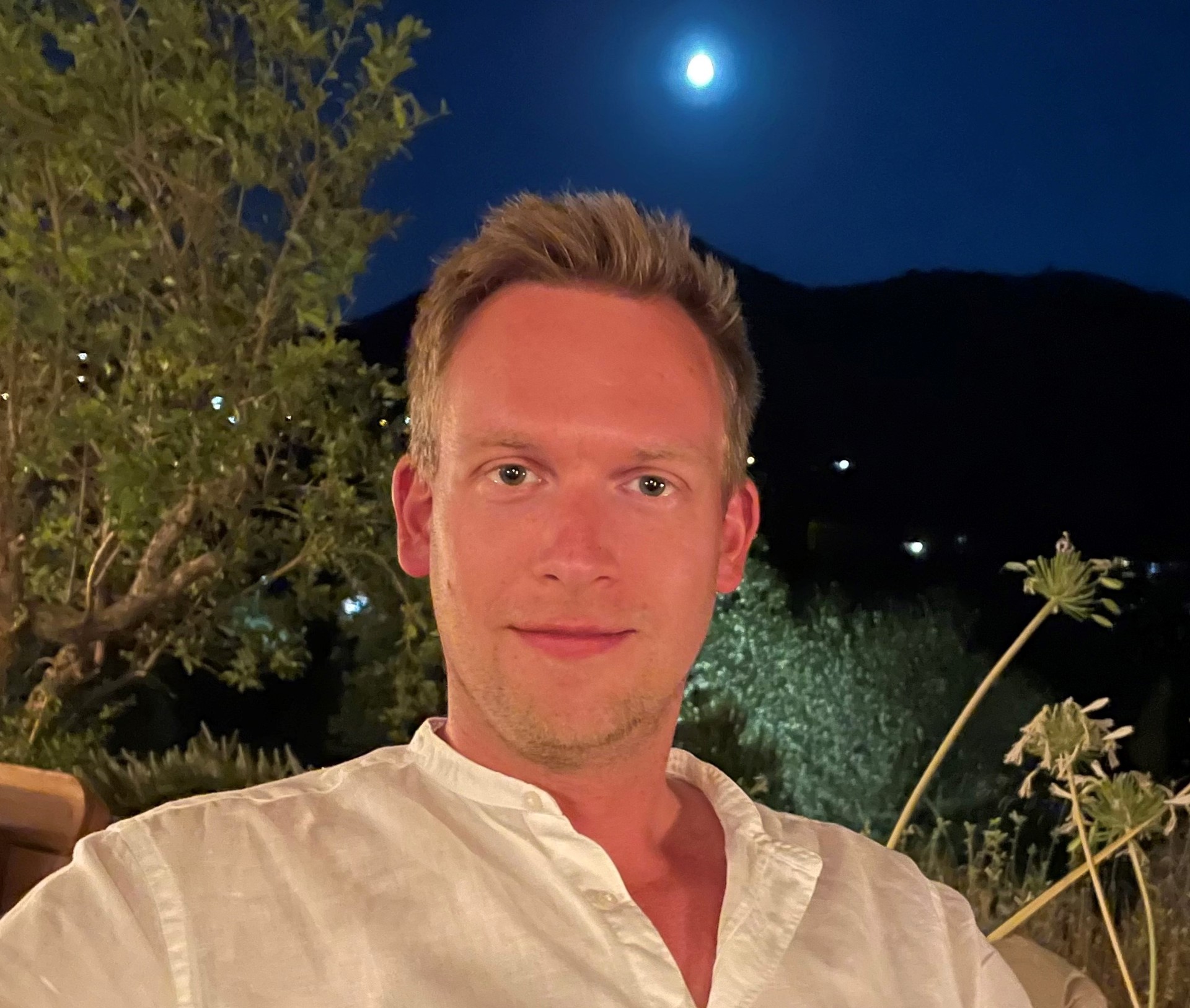 Anders Malkomsen er LIS3 i psykiatri ved OUS. Han har doktorgrad i psykoterapi, og forsker på samtalebehandling av depresjon. Foto: Privat