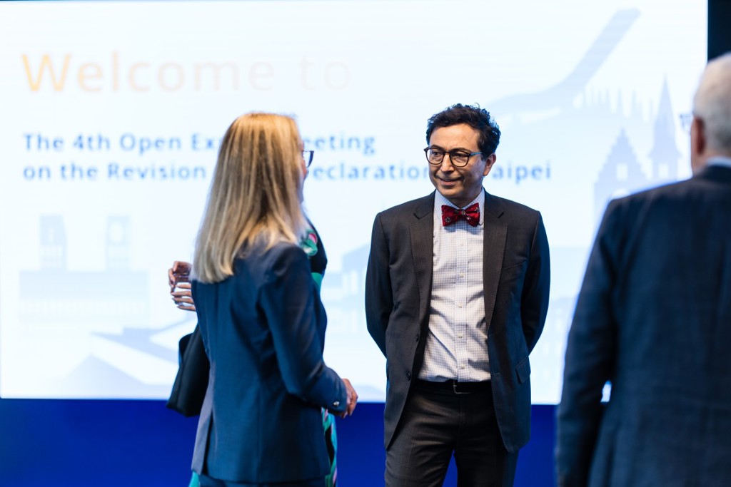 ØNSKET VELKOMMEN: Legeforeningens generalsekretær Siri Skumlien sammen med WMAs generalsekretær Dr. Ramin Parsa-Parsi. Foto: Legeforeningen/Thomas B. Eckhoff
