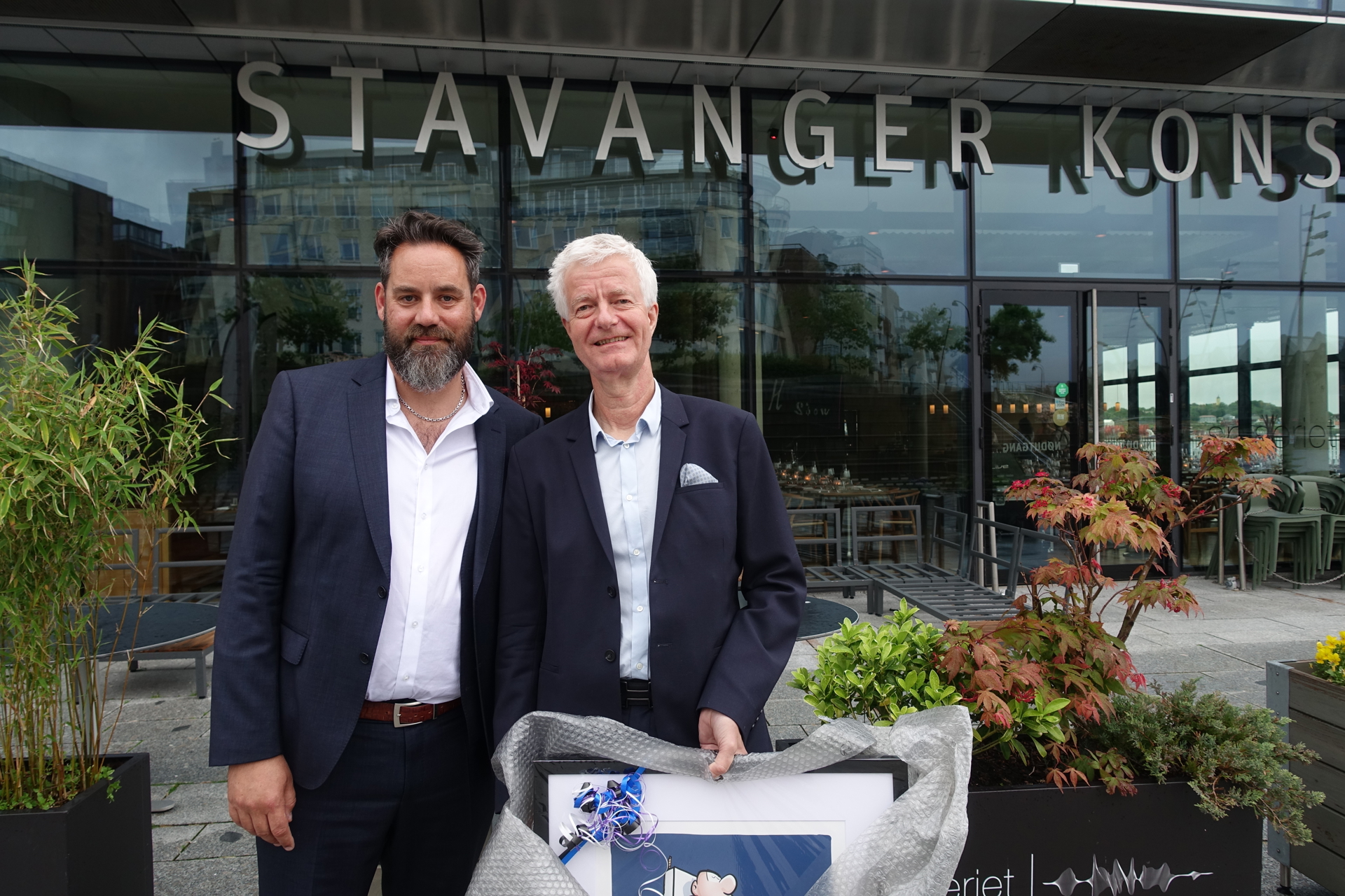 Leder Peter Christersson og æresprisvinner Finn Finsnes