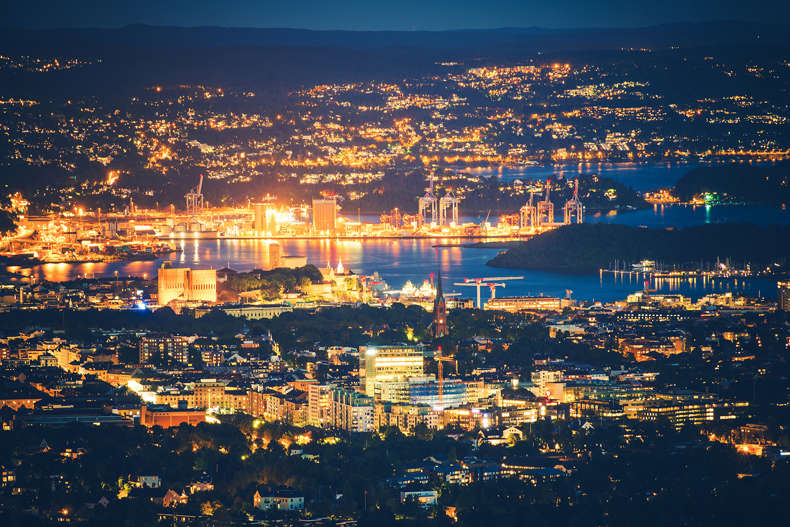 Oslo by night