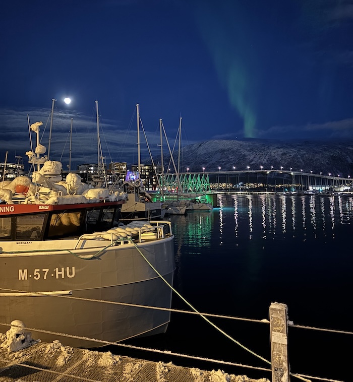 Tromso i nordlys