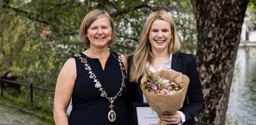 Prisvinner Siri Lillegraven sammen med president Anne-Karin Rime