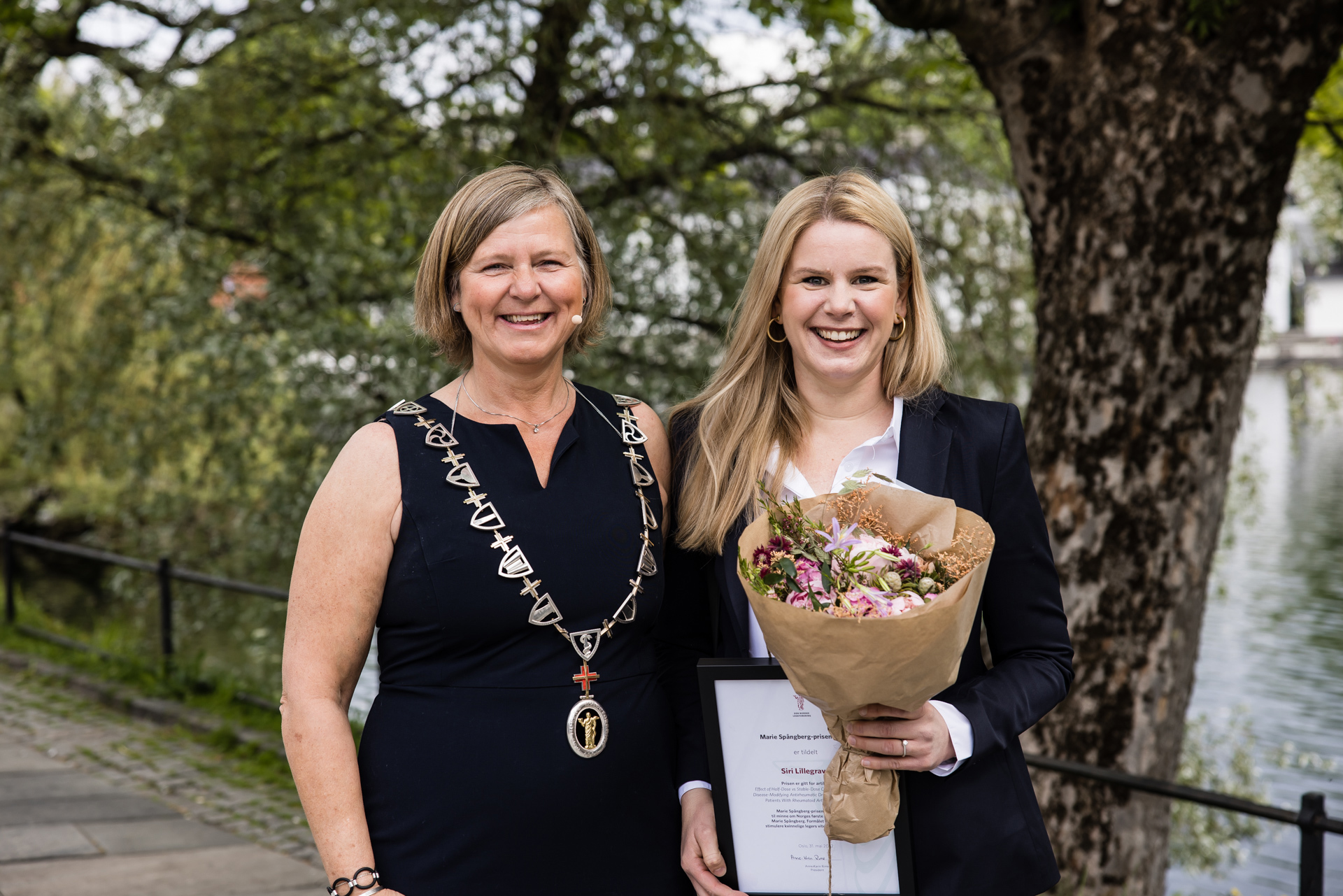Prisvinner Siri Lillegraven sammen med president Anne-Karin Rime