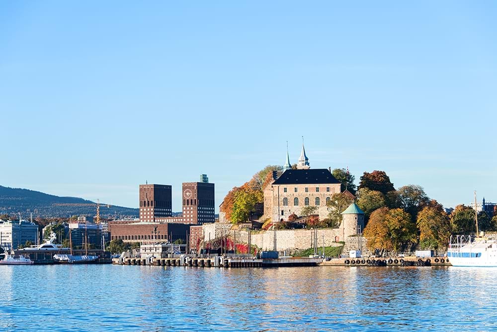 Akershus festning og Oslo r&#229;dhus sett fra vannet. Bilde: Colourbox.com
