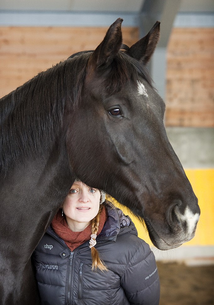 Norunn Kogstad med hesten sin. Foto: Katrine Sjødin