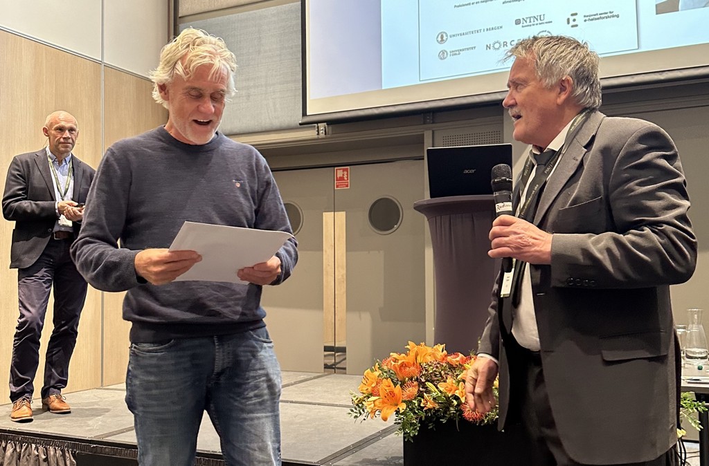 Fastlege Holgeir Skjeie mottar pris