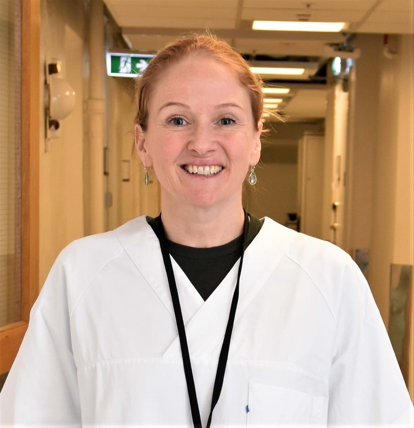 Female doctor smiling. Ingvild Vik foto lisbeth nilsen