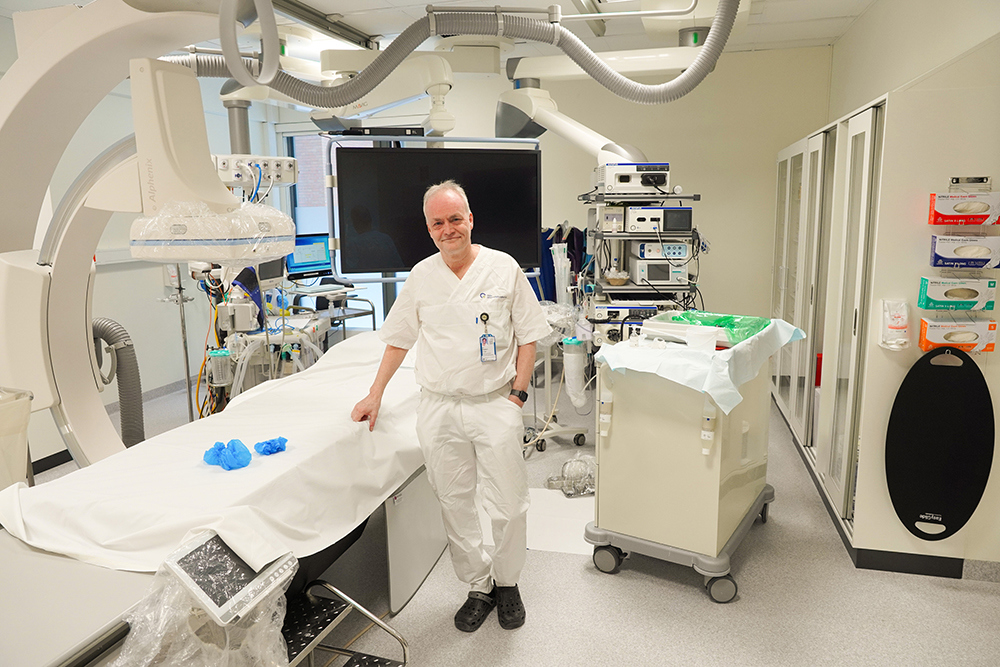 Bilde av gastroenterolog Lars Aabakken i gastrolaben på Rikshospitalet.