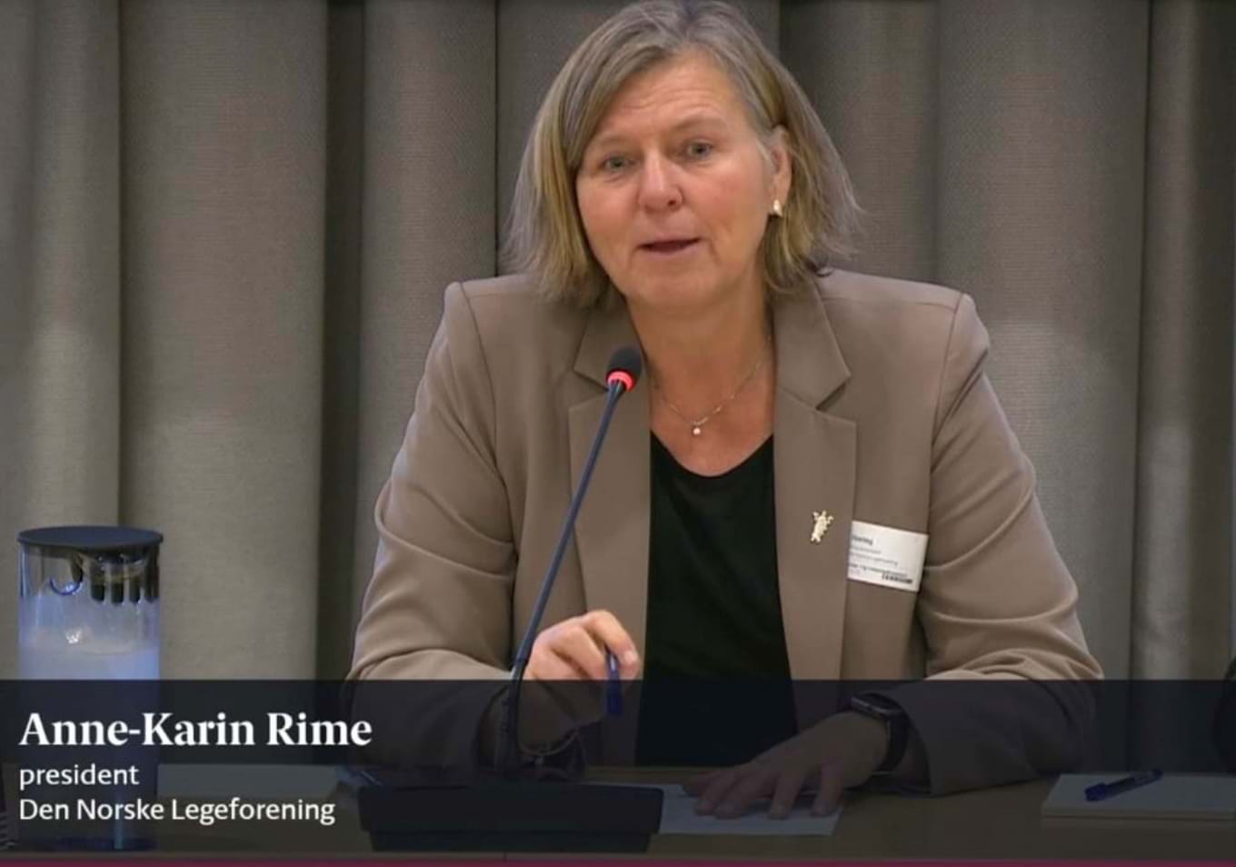 Skjermdump av Anne Karin Rime som deltar i en debatt om fritt behandlingsvalg.
