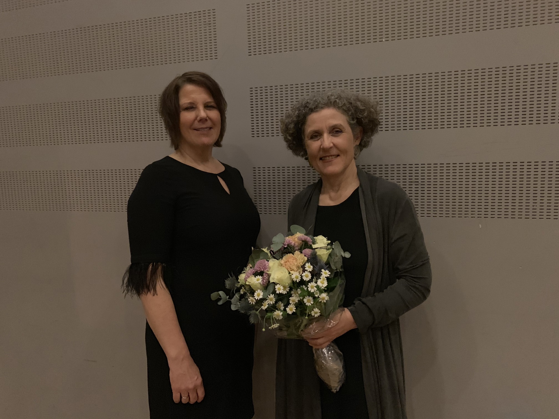 G.Cecilie Alfsen med blomster