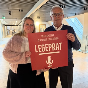 Bilde av Ingeborg Henriksen (til venstre), leder i Yngre legers forening og Jan Emil Kristoffersen (til høyre), tidligere leder av Allmennlegeforeningen og fagdirektør i Legeforeningen.