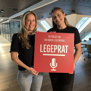 Bilde av Synne Wollen Steen og Renate Sigvartsen Grün i Norsk forening for klinisk farmakologi.