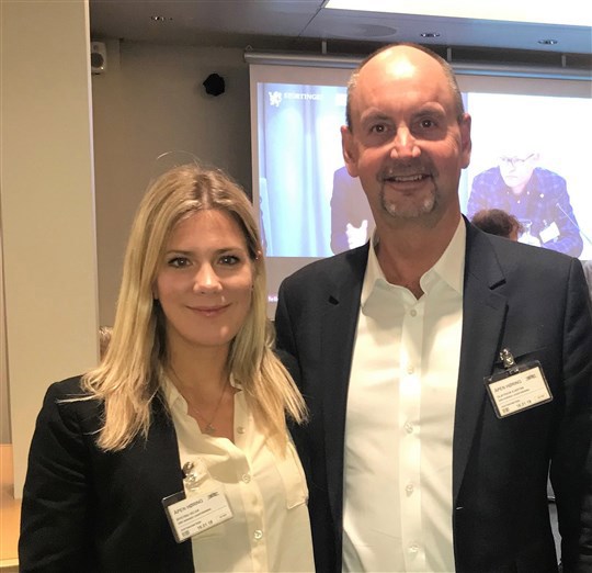 Advokat Helga Bysting og leder av IT-utvalget Kjartan Olafsson deltok på høringen. Foto: Anders Vollen