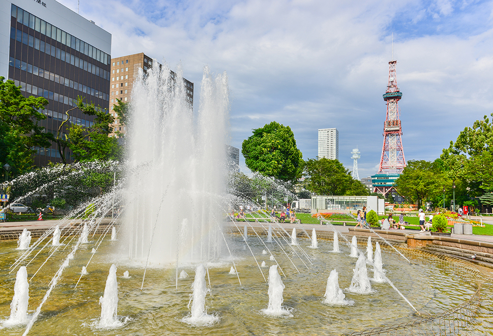 Park med fontene i Sapporo, Hokaido, Japan. Foto Colourbox.com