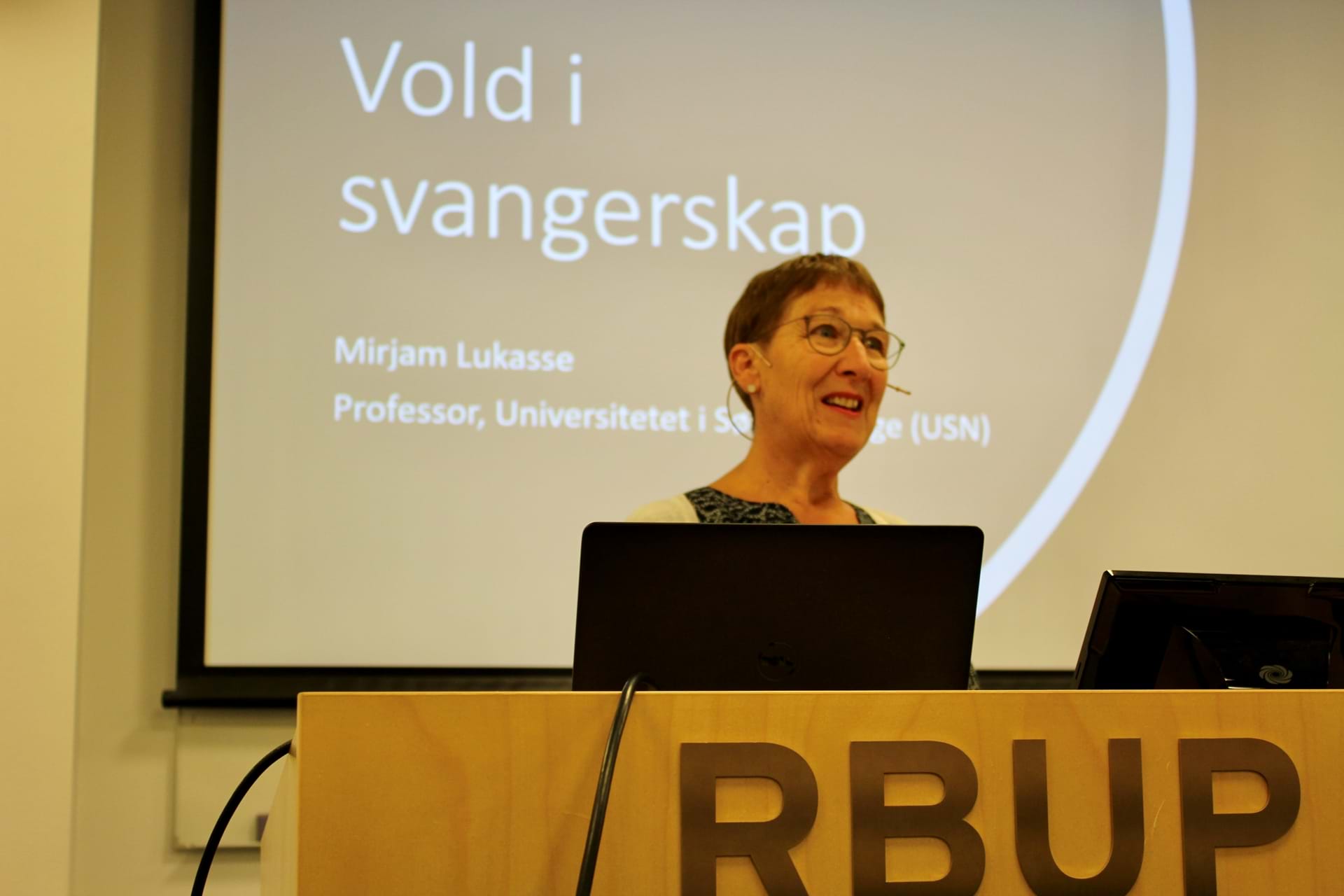 Professor Mirjam Lukasse snakket om vold i svangerskapet. Foto: Anne Kristine Bergem