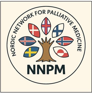 Logo to Nordic Network for Palliative Care. Et tre i brunt omringet av de nordiske flaggene og Grønland, med navn på logo rundt ytterst.