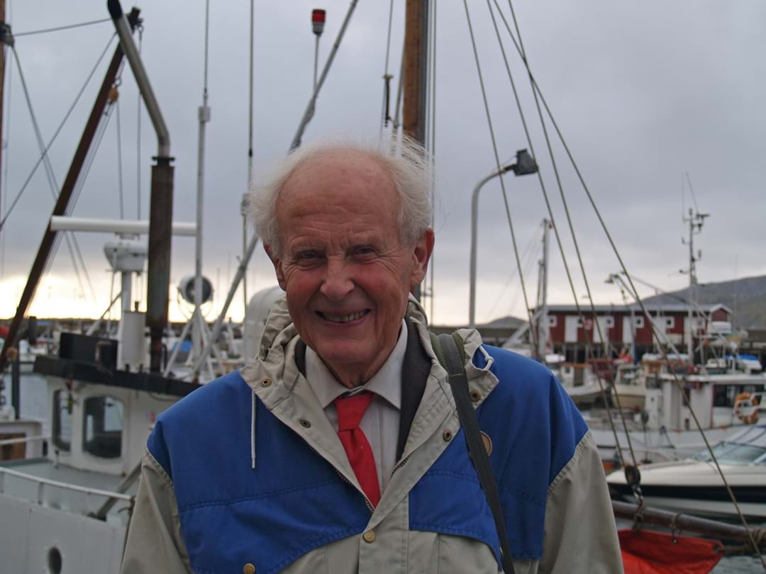 Peter F Hjort