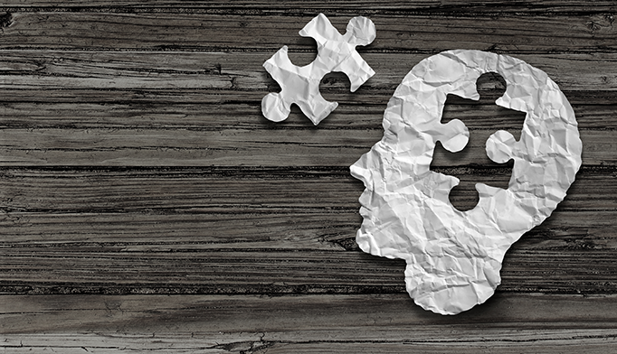 Mental helse symbolisert med et hode laget av krøllet hvitt papir hvor det er klippet ut en puslebit. Foto: Colourbox.com