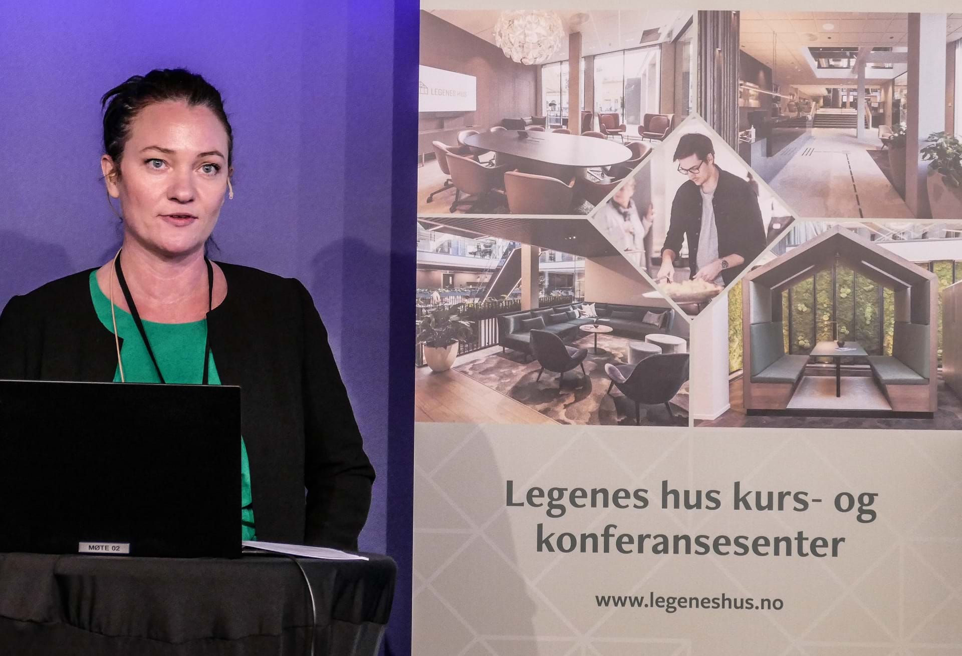 Forsker Cecilie Normann Birkeli  fra Legeforskningsinstituttet presenterte egne studie om veiledning av leger. Foto: Øivind Larsen