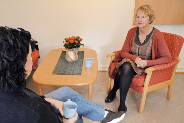 Individuell rådgivning, her ved arbeidsmedisiner Karin Isaksson Rø, er en del av tilbudet ved Villa Sana. Foto: Legeforeningen