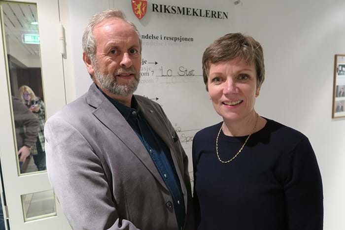 ENIGHET: Forhandlingsleder Rune Fr&#248;yland og Marit Hermansen, nestleder i Akademikerne helse. FOTO: Christine Rian Johannessen