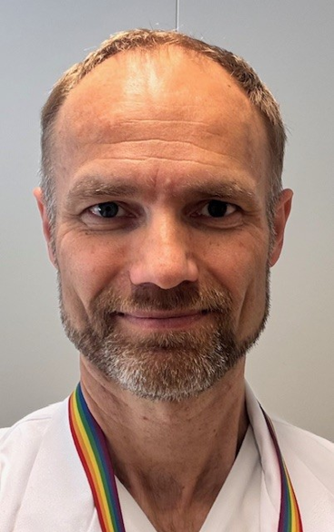 TRUSSEL: – Antibiotikaresistens må tas på største alvor. Selv om vi i Norge har hatt god kontroll, er dette en global trussel, sier Kristian Tonby.    Foto: OUS