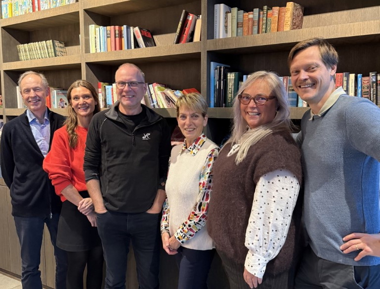 Hilsen fra styret i Namf/NFAM: Gunnar Skipenes Martine Pedersen Jarand Hindenes (leder NFAM) Laila M Torp (leder Namf) Anne Kristin Jordal Bendik Brinchmann og Erlend Hassel (ikke på bildet, men skal være vara for Yogindra Samant som jobber i et oppdrag i India en periode fremover). Foto: Legeforeningen