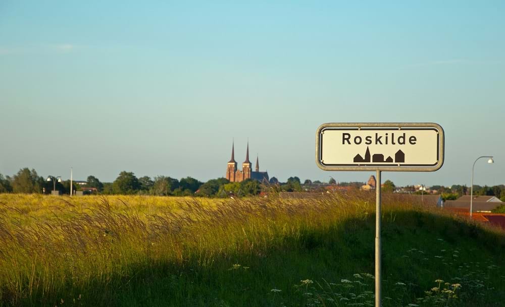 Roskilde by, med skilt. Foto: Colourbox.com