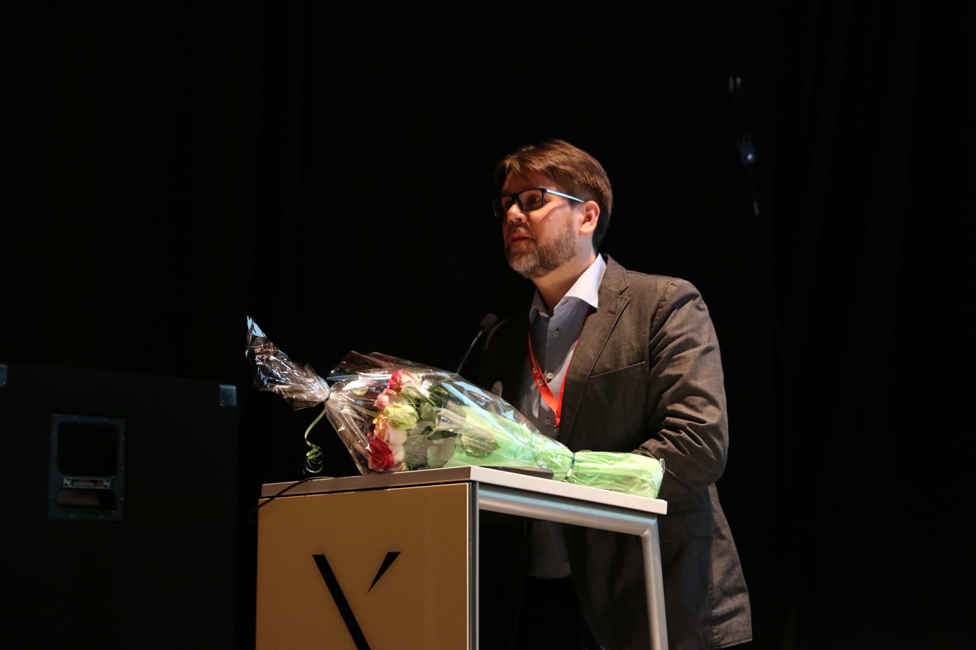 Ny leder: Nils Kristian Klev takker for tilliten fra scenen. Foto: Vilde Baugstø