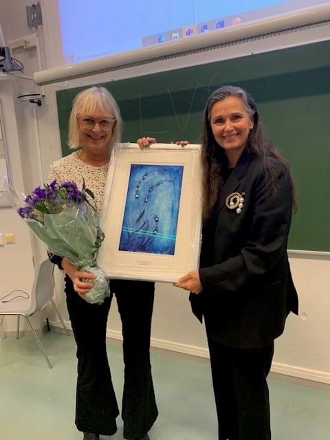 Bilde av Maja-Lisa L&#248;chen, fra Troms&#248;, fikk LVS Orkid&#233;pris for 2023 for hennes aktive bidrag i LVS i over 20 &#229;r.
