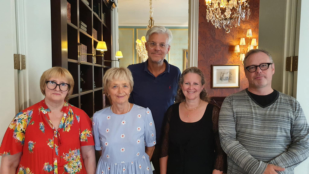 På bildet er redaksjonen for utgave nummer to: Ramune Mazaliauskiene fra Litauen, Marianne Kastrup fra Danmark, Hans-Peter Mofors fra Sverige, Anne Kristine Bergem fra Norge og Páll Matthíasson fra Island. Foto: The Nordic Psychiatrist.