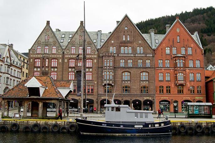 Bilde av bryggehus i Bergen by. Foto: Colourbox.com