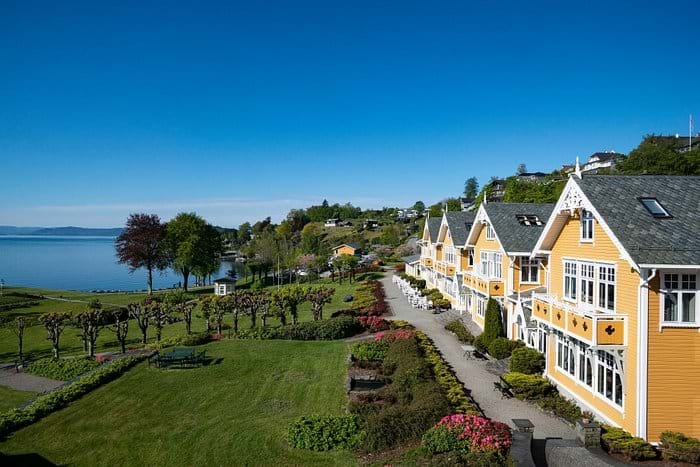 Solstrand hotell, yellow hotel, lawn and sea