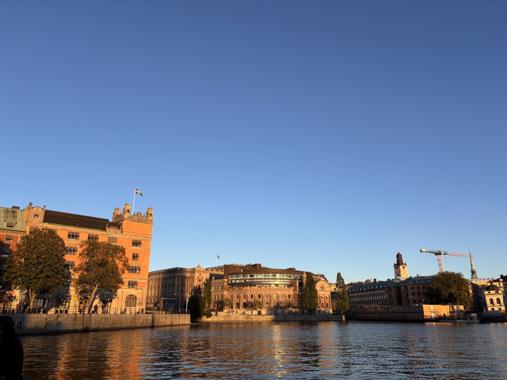 bilde av riksdagsbygningen i Stockholm