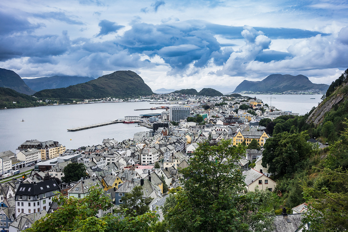 Ålesund by. 