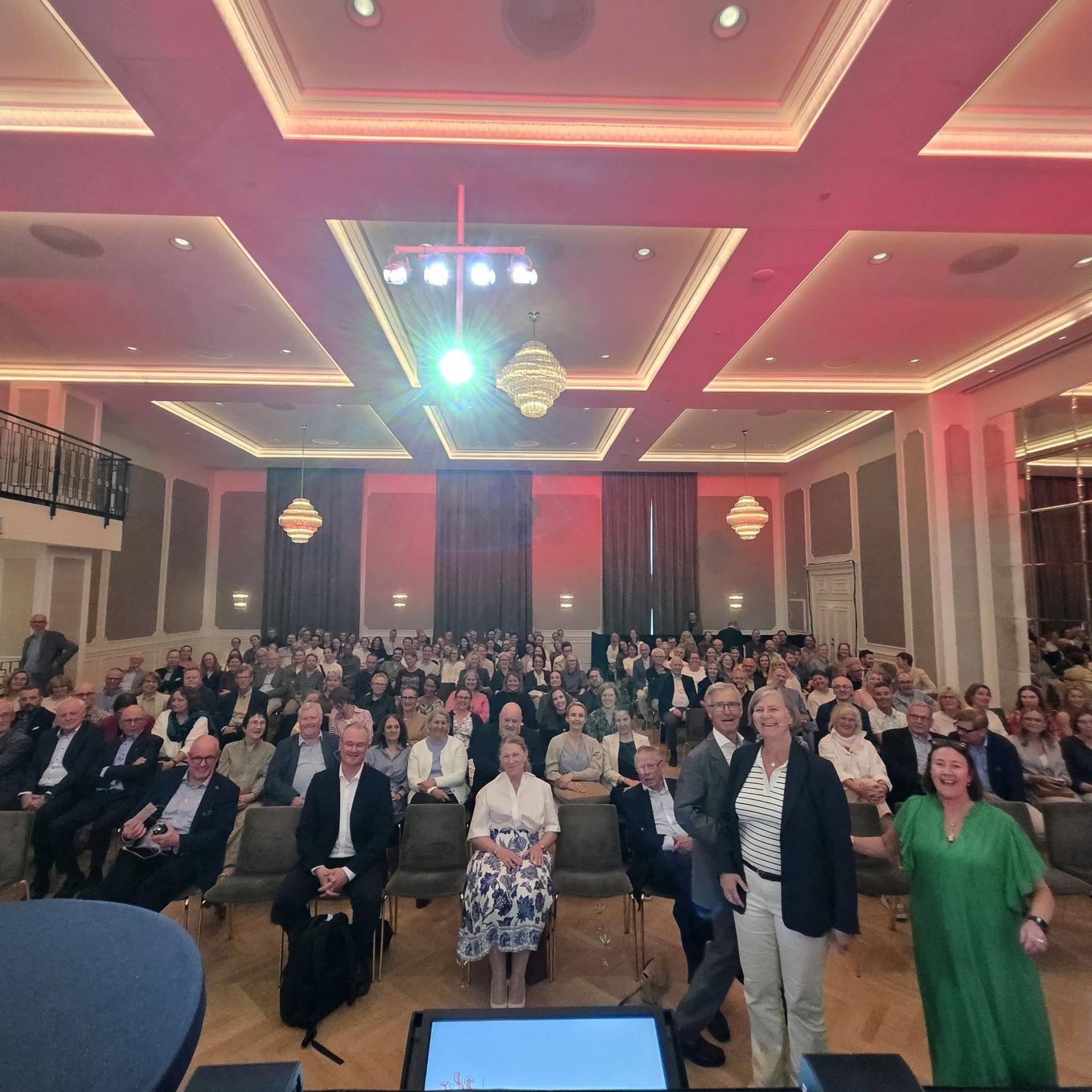 Bilde av gjester i Britannia Hall