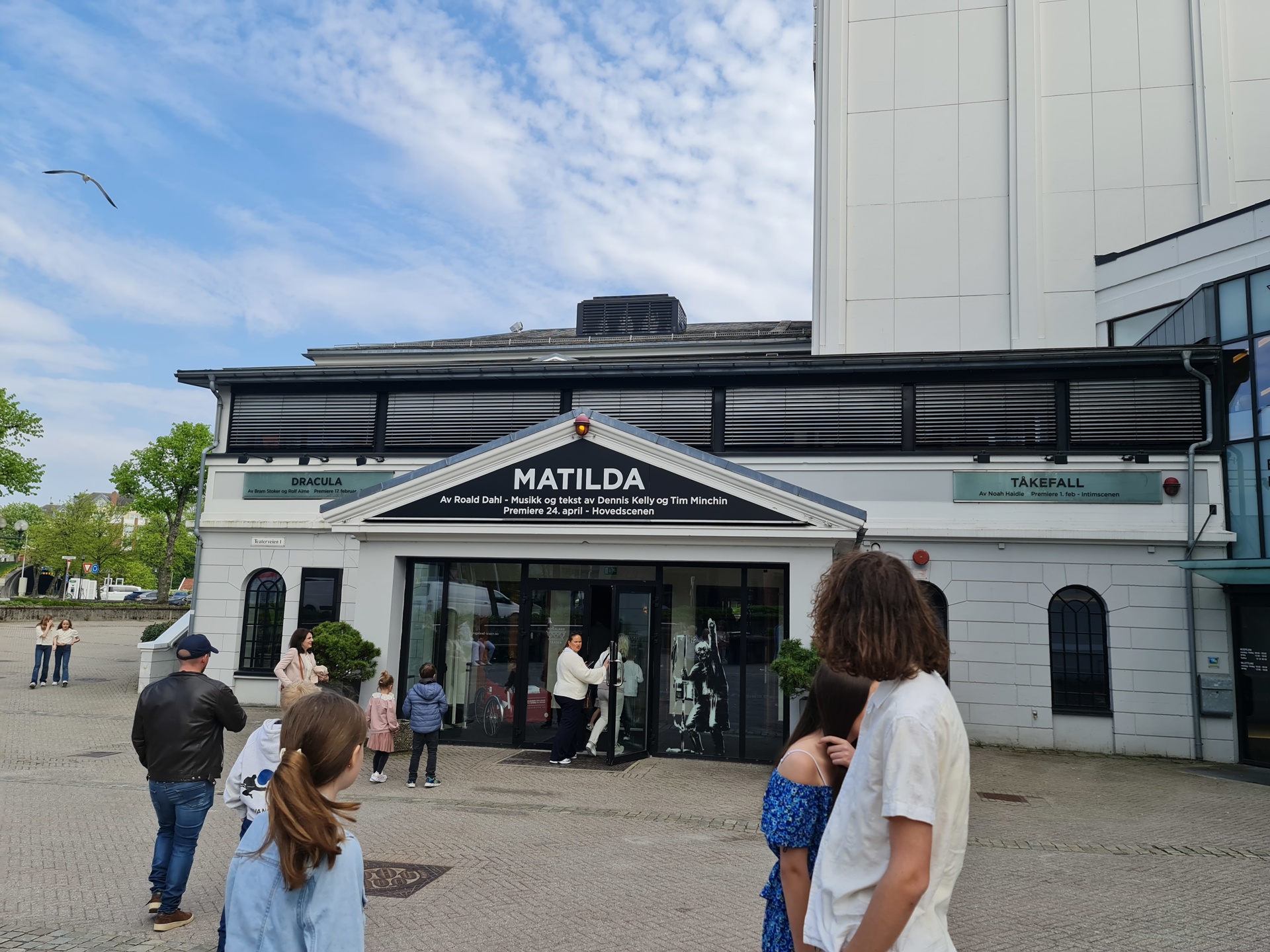 RLF forestilling i nydelig vårvær