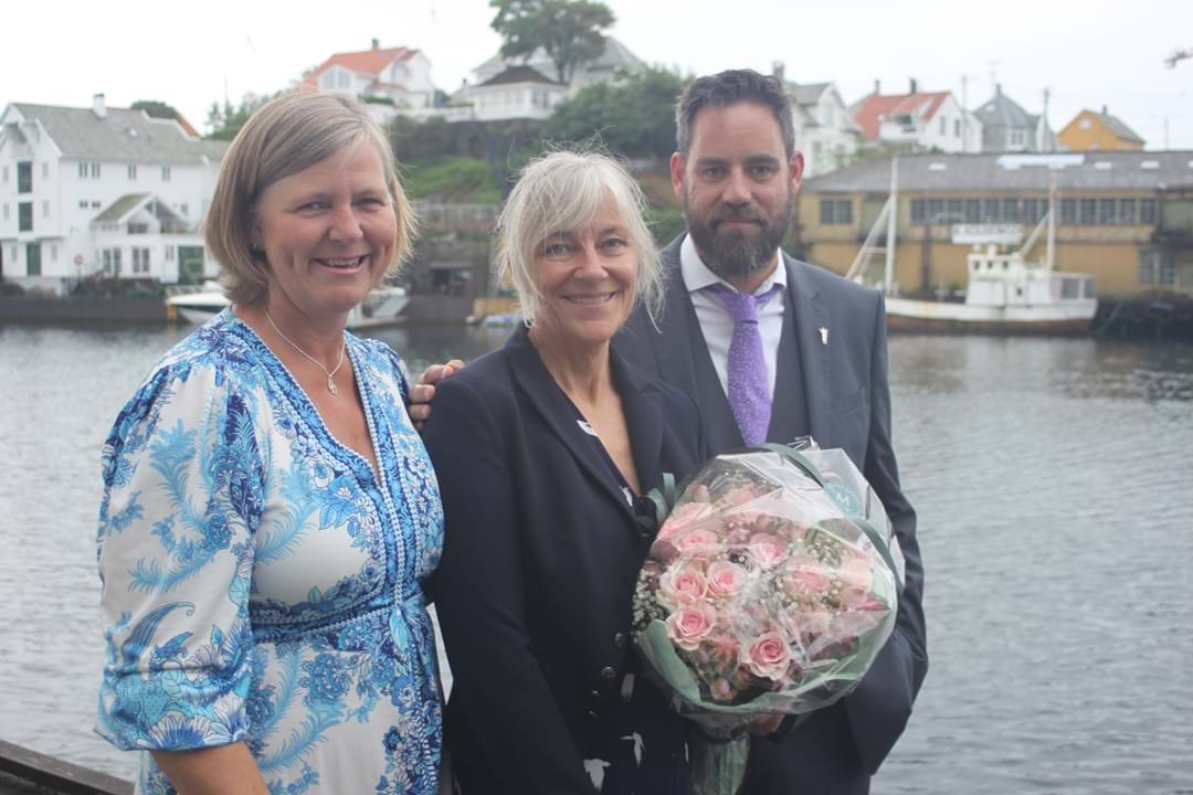 Æresprisvinner 2022 Kari Ersland sammen med president i Dnlf, Anne Karin Rime, og leder Rlf, Peter Christersson