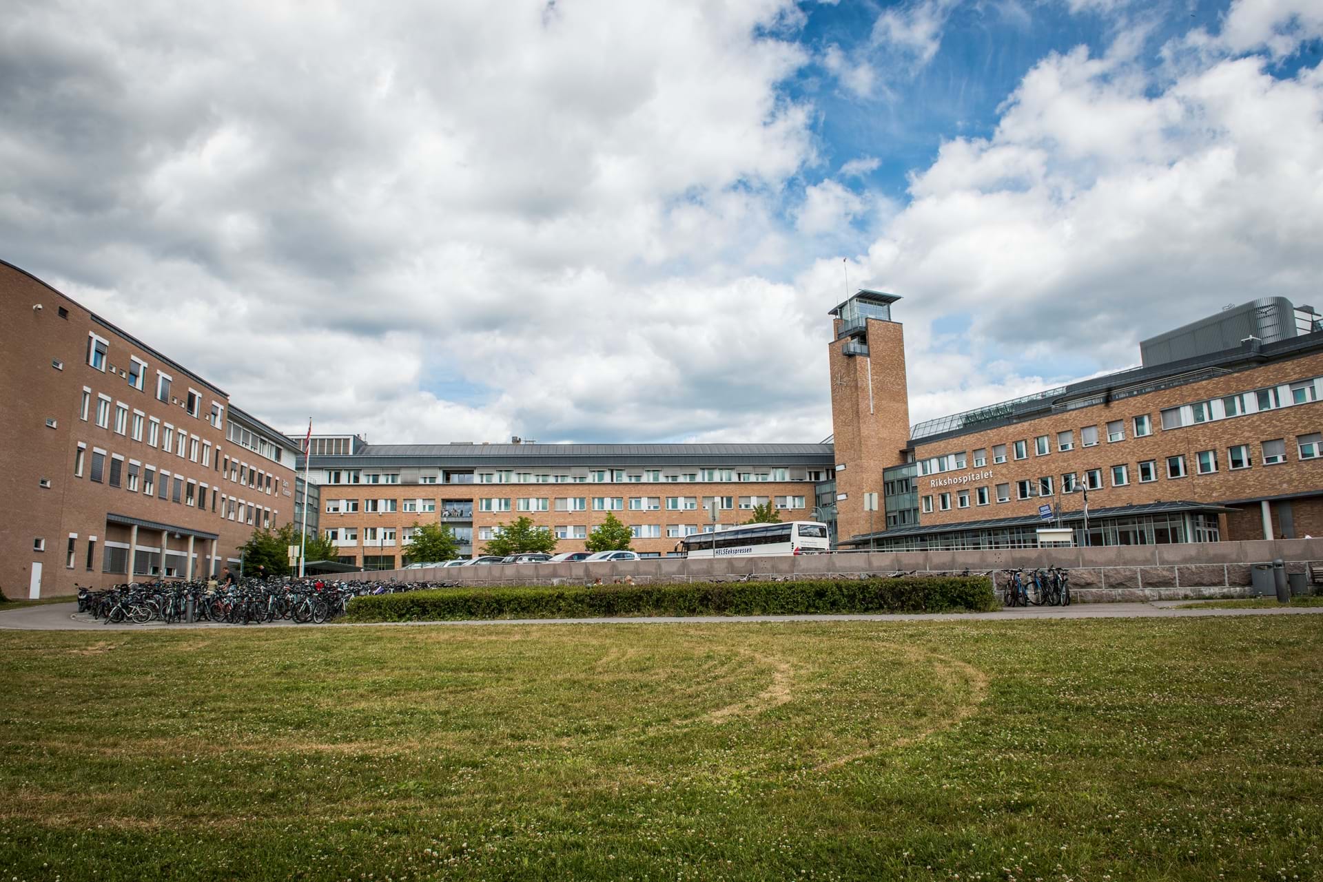 Inngangsparti OUS Riskhospitalet. Illustrasjonsfoto: Oslo universitetssykehus
